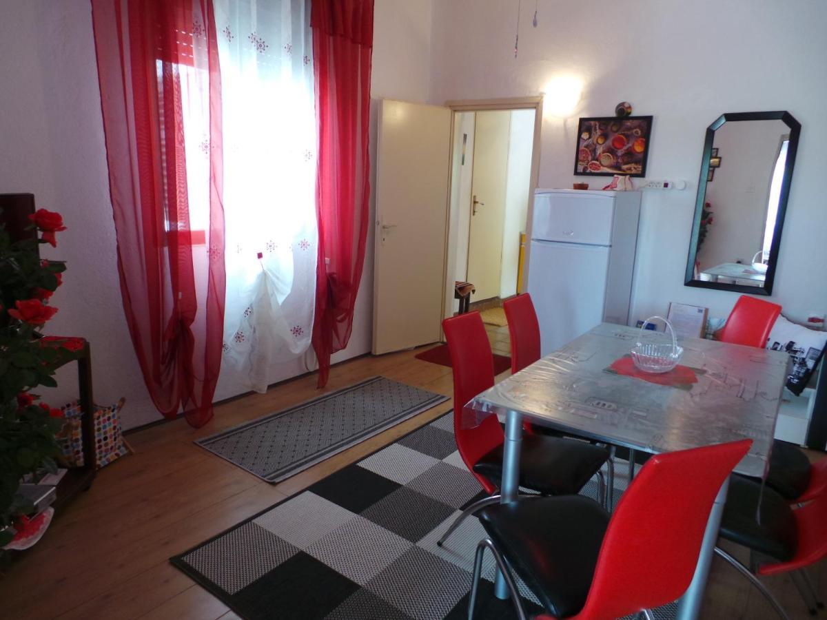 2 L Apartment ยาบลานัก ภายนอก รูปภาพ
