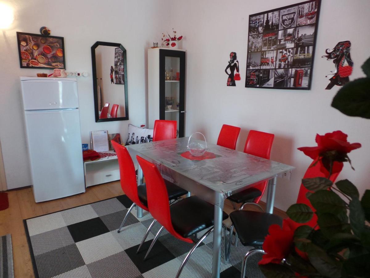 2 L Apartment ยาบลานัก ภายนอก รูปภาพ